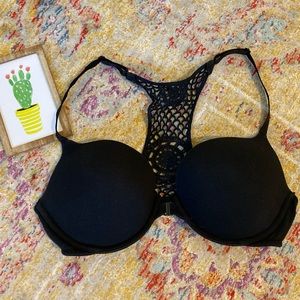 Victoria’s Secret racers back bra
